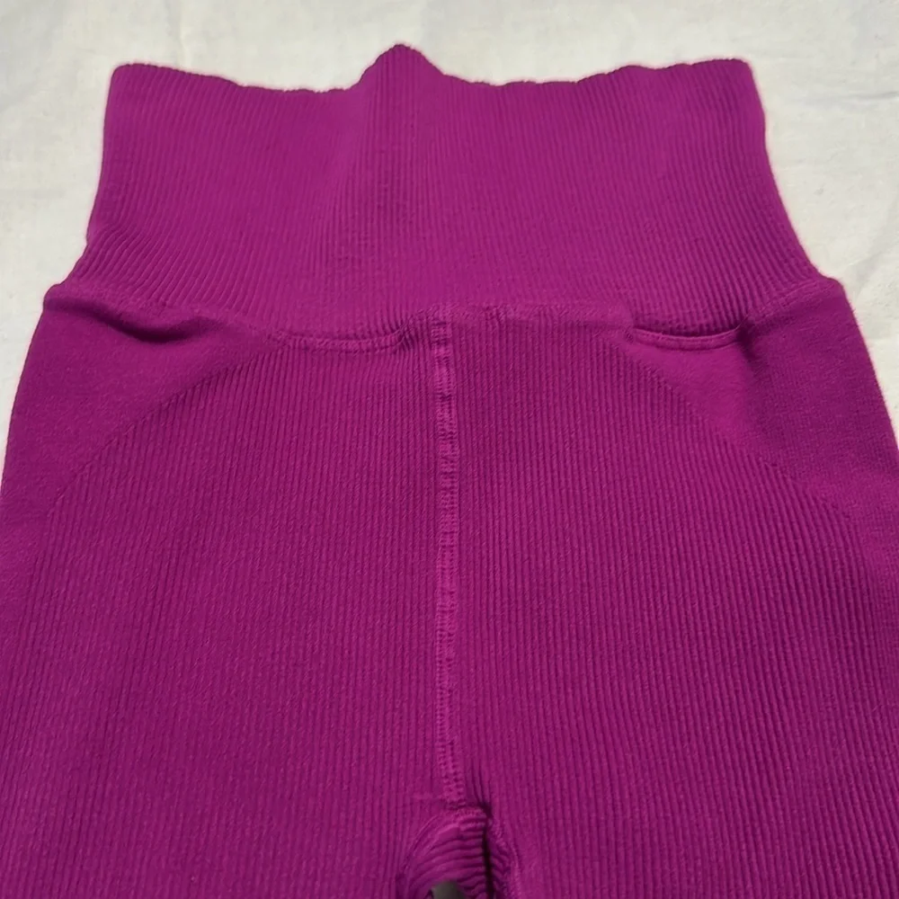 FREE PEOPLE MAGENTA RIBBED WORKOUT LEGGINGS M/L